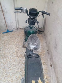 دراجة شحن شغالة كلشي مابيهه بس البريكات مكسوره  بغداد الحرية  ٠٧٧٠٤٨٩٧...