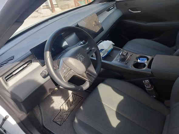 سلام عليكم
بي واي دي (كين بلاس) للبيع موديل 2025 
فول مواصفات 
لايت زنون 
لد نهاري زنون 
اشاير بلمري 
كشنات جلد 
تبريد قطعتين 
كامرة خلفية دوارة 
حساس خلفي 
فول تحكمات ستيرن 
تشغيل بصمة 🫆 
دخول بصمة وكارت 
المسافة المقطوعة (1500km)
مرقم بغداد 
السعر 132 بيه مجال بسيط حك الجية
مكان السيارة (بغداد الزعفرانية)
مكلف بلنشر أي استفسار الاتصال على الرقم 
***********
