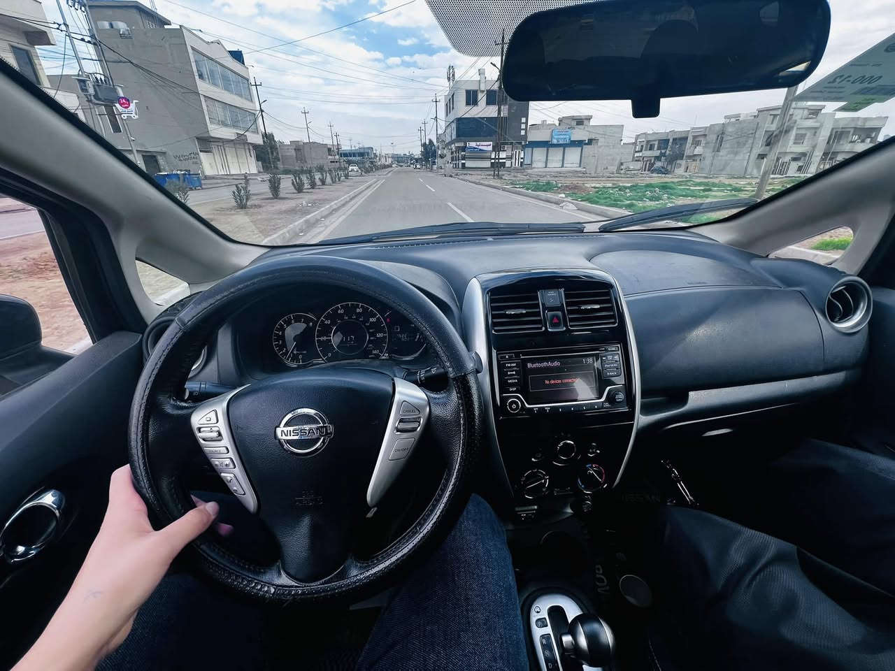 نيسان فيرسا وارد أمريكي ماشيا 74 موديل 2018ضرر أربع قطع مواصفات SVمحرك كير شرط السعر 80 وبيها مجال*********** عنوان موصل
