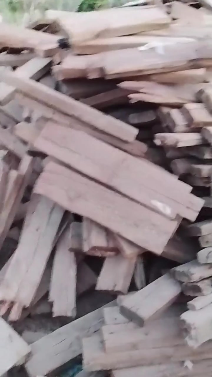 خشب للبيع كميات كبيرة للطلب الاتصال على الرقم التالي ***********
