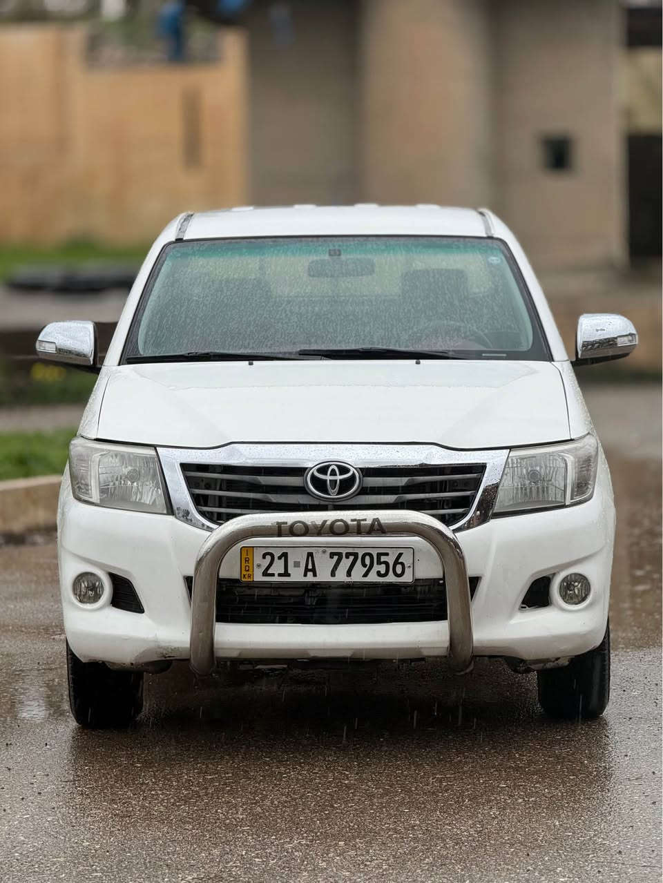 تةنها ١٤٣ وةرةقة 😱 خوار هةموو بازار 

مةرزية ٢٠١٢ پارچة رةشة بؤدي و سةقف و شان هيچي پيوة نيية پيشي لاي سةكني جةمپيكي هةية دوو بست ناوي گرتووة گيرو مةكينةي بةشةرتة سةنةوي و رةقةمي نويية
٤ تاية و ويلي نويي لة بنه سةيارةكة زور توند و بةندة و هةموو گياني بةشةرتة 

سعري// ١٤٣ وةرةقة
شوين// كؤية
***********
*********** كويسينجاك, أربيل
