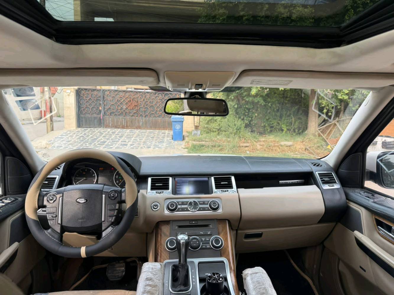 للبيع او مراوس

رانج روفر  موديل 2010 
RANGE ROVER 

السياره رقم بغداد الجديد هزه وسنويه جديد
كير مكينه كفاله
مكفوله كفاله عامه عده الدعاميه الاماميه  صبغ لجماليه  فقط الباقي مكفول
السياره كلش جديده 

مواصفات فول
تخم تايرات جديد
بصمه تشغيل بصمة بيبان بصمه 
السياره مكينه ثمانيه سلندر العادي بدون سوبر المرغوب شلعه ومعدل فول
السياره كشنات جلد 
2 كشن كهرباء
ستيرن كهرباء
كشنات تدفئة
نظام صوت (هارمن كوردن)
شفتات ستيرن 
مري جانبيه كهرباء وتنزل من ترجع 
شاشات خلفية للصف الثاني 
فتحه سقف 
بجم زنون
 بوب بصمه 
فتحة سقف
أناره ترحيبيه 
خزن ميموري
كامره خلفيه
هاندبريك كهرباء
٨ وسادات هوائية
خمس وضعيات قياده 
السياره جكات تصعد وتنزل 
تحكم ستيرن جوبلسات صدر خلفي امامي جدد
سيارة نظيفه جداً
بغداد العامريه

سعر١٣٠ورقه

***********