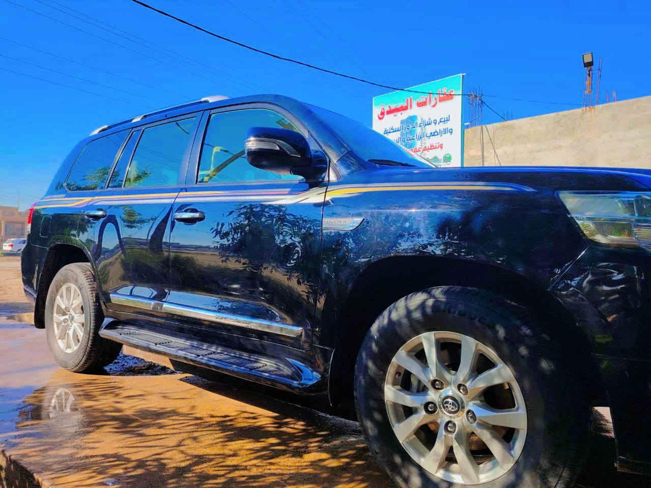 السلام عليكم 
للبيع لاندكروز Gxr بريم DVDلون اسود محرك 6 سلندر 
موديل 2017  رقم بغداد الدولي سنوية وهزة جديدة سيارة  بيها بارد قليل والسونار موضح مع الصور
العداد 160 الف قابل للزيادة
كير ومحرك وصدر مكفول
 تخم تاير جديد 
المواصفات 
1.ايرباك 8
2.كشنات جلد كهرباء
3.داخل بيجي 
4.شاشات عدد 2
5.حساسات امامية خلفية
6.لايتات زنون
7.ماوس تحكمات 
السعر 445 وبيها مجال بسيط

 للاستفسار الاتصال على الرقم  ***********
