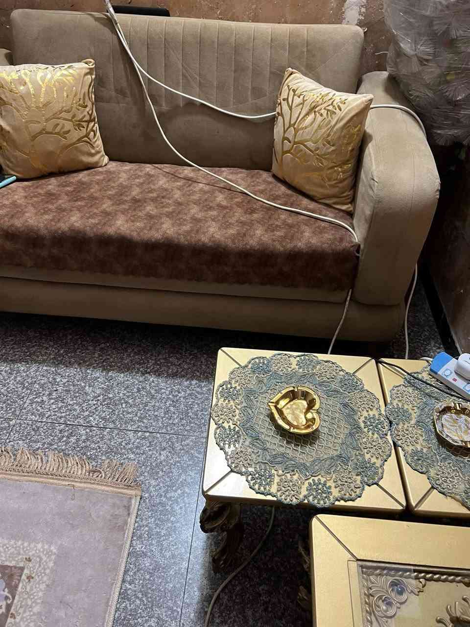 للبيع تخم وطبلا وياه مكاني بغداد حي جهاد السعر ٤٠٠ وبيهن مجال ***********
