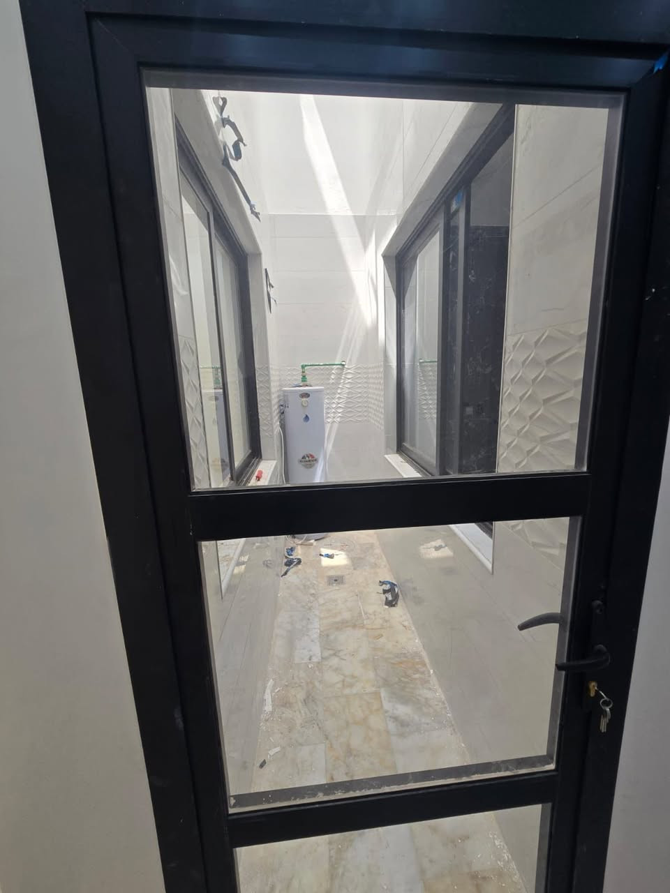 سلام عليكم دار للبيع المساحه 150متر
الواجهه. 5 متر. 

والنزال. 30    متر 

المحتويات استقبال. ➕. مدخل. ➕ مطبخ. ومناور عدد اثنين 

غرف نوم عدد اربع 4. نظام سويت. 

الموقع البنوك. شارع باريس. عرض شارع 15 متر 

لاستفسار لاتصال او مراجعه شركه الأقمار للوساطه العقاريه 

الكائن البنوك شارع الكنيسه 

***********☎️
