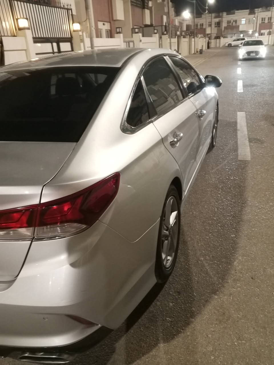 السلام عليكم سوناته موديل2018خليجي مكينه 2400 مري شفط حساس خلفي اصل شاشه وكامره بلادي تبريد خلفي شاشه اعطال ماشيه 166 السياره مكفوله من الضربه بيهه صبغ قطع ابيع حزام السعر 133 وبيهه مجال ***********المكان النجف
