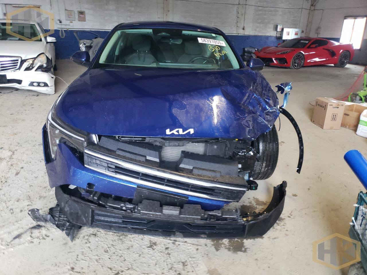 سلام عليكم k4 2025 ماشيه 8000 صور حادث بل منشور السعر 158 الشراي يتصل ***********
