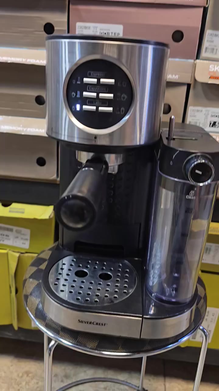 محضرة القهوة ماركة سلفر كرست
مع خزان لصنع رغوة الحليب. الجهاز مستخدم ونظيف بنسبة 80٪ تقريبًا.        (السعر: 35 ألف.) شرط الفحص


**إذا كنت صاحب هذا الإعلان وتريد حذفه لأي سبب، رجاءا أرسل رسالة إلى الدعم الفني**