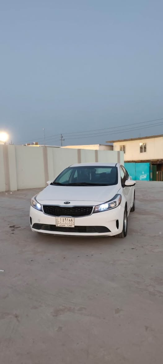 كيا فورتي 2018 
وارد امريكي كفالة عامة 
كفالة من الضربة و الصبغ و التبديل 
(داخلة تقرير عطل رواجز )
جاهزة ماتصرف ربع عليها 
مكينة گير حدادة تخم تاير تبريد 
جاهزة للاخير 
نص فول 
رقم بصرة بأسمي شرط التحويل مكاني بصرة 
*********** البصرة, العراق
