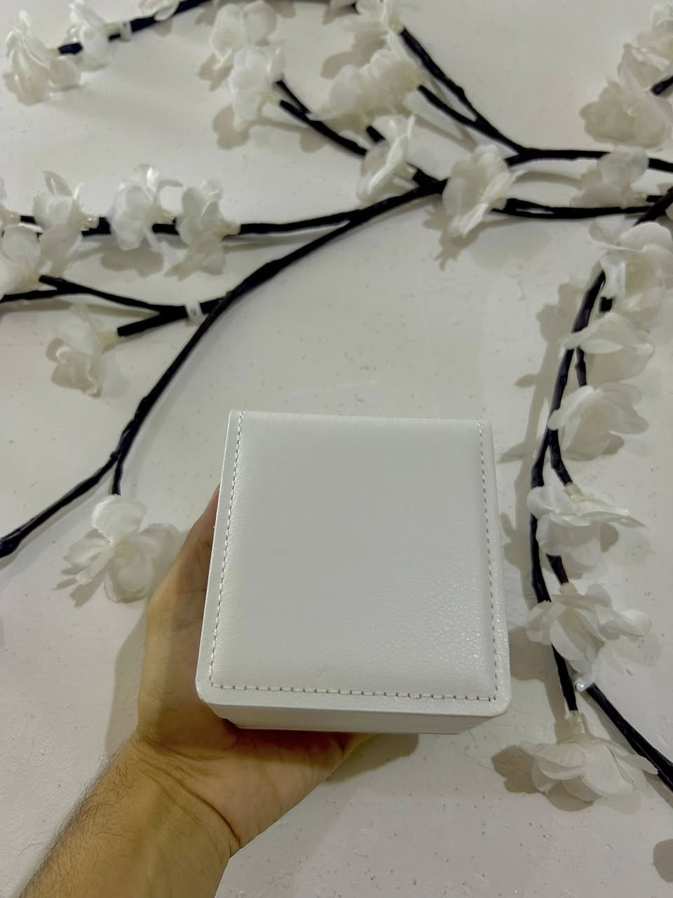 الجمال الكلاسيكي من كاسيو.. بلمسة ذهبية ملكية! ✨⌚
لمحبي الأناقة الهادئة، وفرنا لكم ساعة Casio (درجة أولى) بتصميم "التونين" الفاخر، مينا أبيض مخطط يعطيك فخامة بكل حركة.
✅ سوار مقاوم للصدأ (ستانلس ستيل).
✅ عرض التاريخ بدقة.
✅ تأتي مع الباكت الأبيض الفاخر (مناسبة جداً كهدية).
💰 السعر: 35,000 دينار فقط.
🏍️ التوصيل: متوفر الآن لكل مناطق البصرة.
📍 الموقع: البصرة - متجر النخبة.
للحجز: ارسل صورتها خاص أو علق بكلمة (تم) ونوصلك التفاصيل.


**إذا كنت صاحب هذا الإعلان وتريد حذفه لأي سبب، رجاءا أرسل رسالة إلى الدعم الفني**