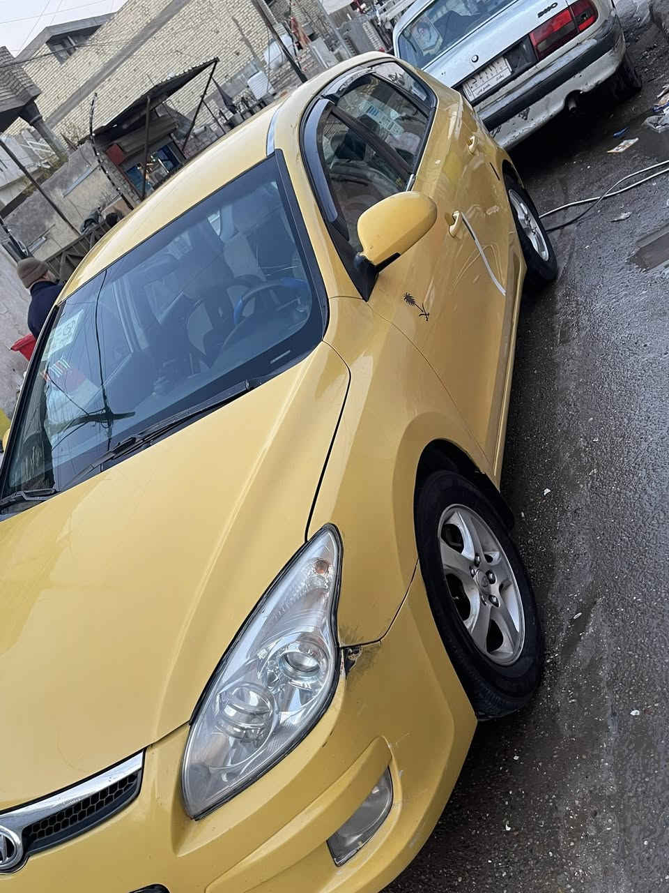 السلام عليكم
للبيع للبيع للبيع فقط 
هونداي النترا تورنج 2010 شكل المقدس رقم بغداد أنكليزي باسمي مصفرة هيئة وغرامات سنويتها جديدة مكينة دوش 2000 ضربتها بامريكا جاملغ خلفي عكس السايق السيارة ليبل واحد ممبدل بيها اي شي  كهربائياتها كلها شغالة السيارة خير من الله حلوه ونضيفة وشلعة ومعدل شكد متريد مكينة ناعمة شغالة تبريد وتدفه السيارة جاهزة من كل الامور غرفتها كلش حلوة قطعتي اسود ورصاصي دوشمتها جديدة
السعر 85$ وبيها مجال اتصال *********** مكانها بغداد
