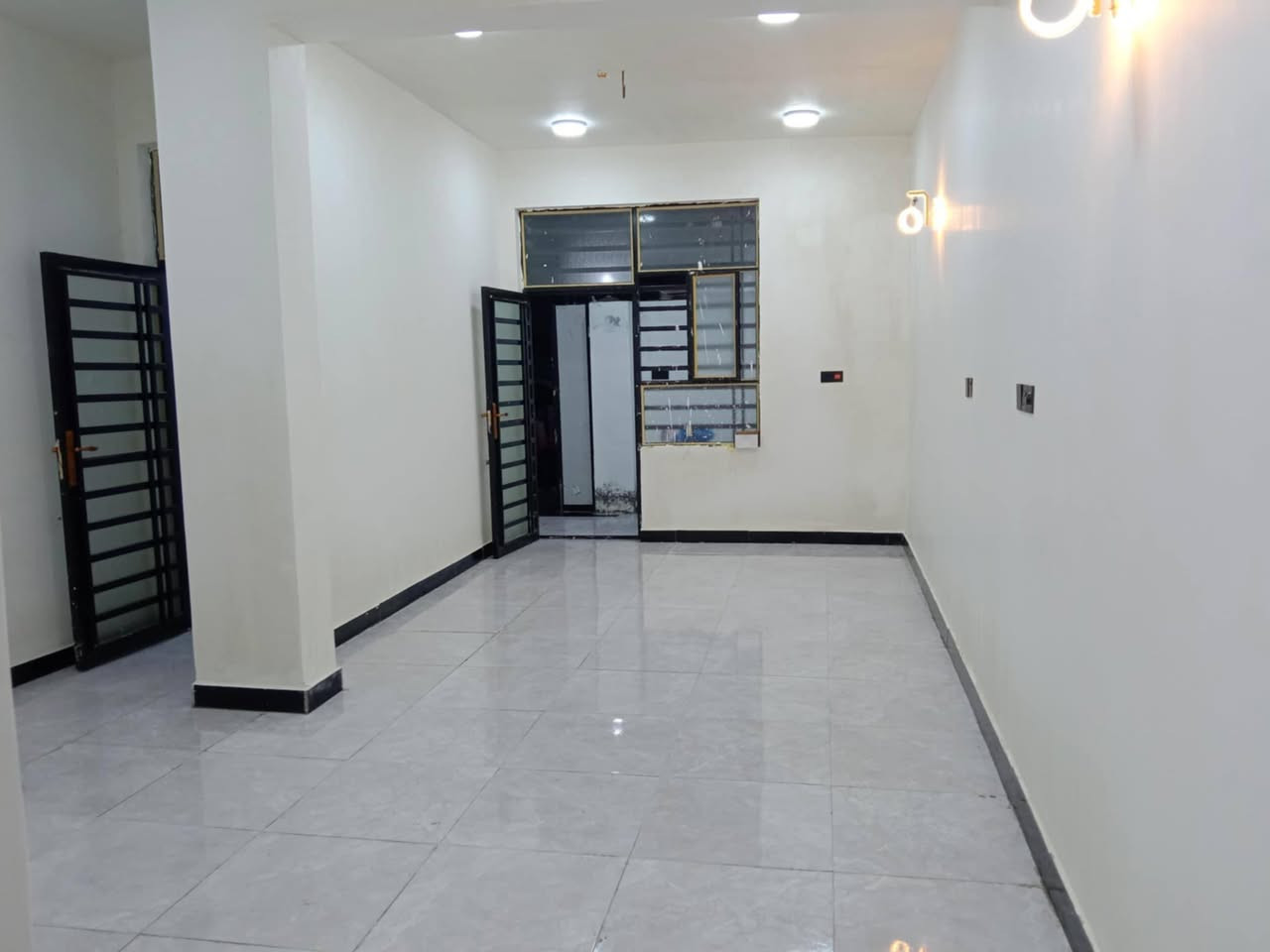 دار للبيع 100 متر حي المكرمة.  طابق ونص جديد ما مسكون بسعر مناسب للاستفسار الاتصال على الرقم *********** او مراجعة مكتب الگرعاوي للعقار
