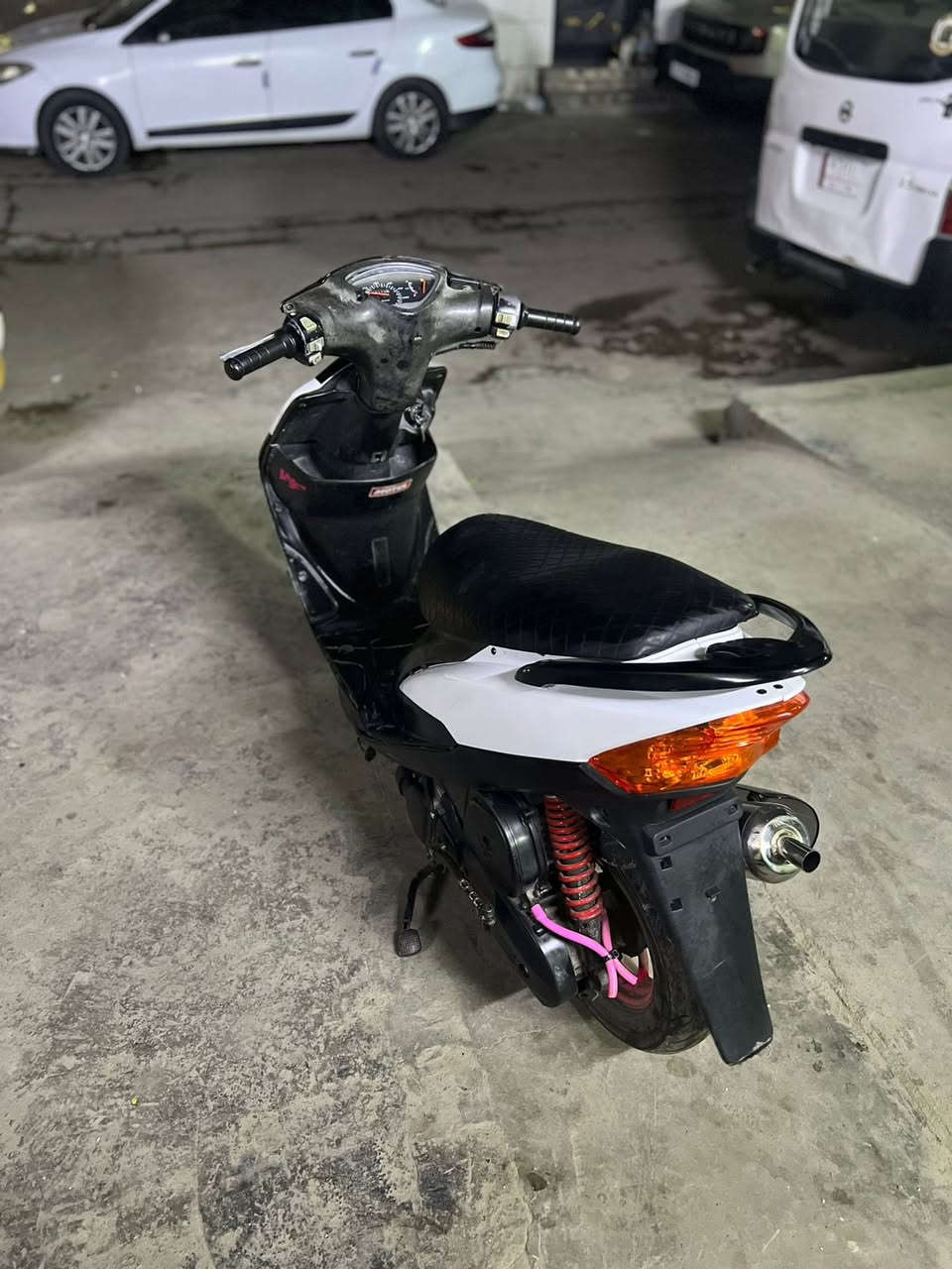 سلام عليكم ماكس عدله مكينه 55 نشطه المكينه وكلش قويه دراجه يرادلها ترتيب مابيها نقوصات هواي يرادلها اشاير امامي وترتيب كهربائيات بَسہ سعر خاص العنوان الكراده داخل قرب تقاطع الاورزدي رقم صاحب الدراجه ‭0771 270 0861‬
وبل عافية عل ياخذها كلش حلوه الدراجه وقويه تجي وتشوف وتفحص
