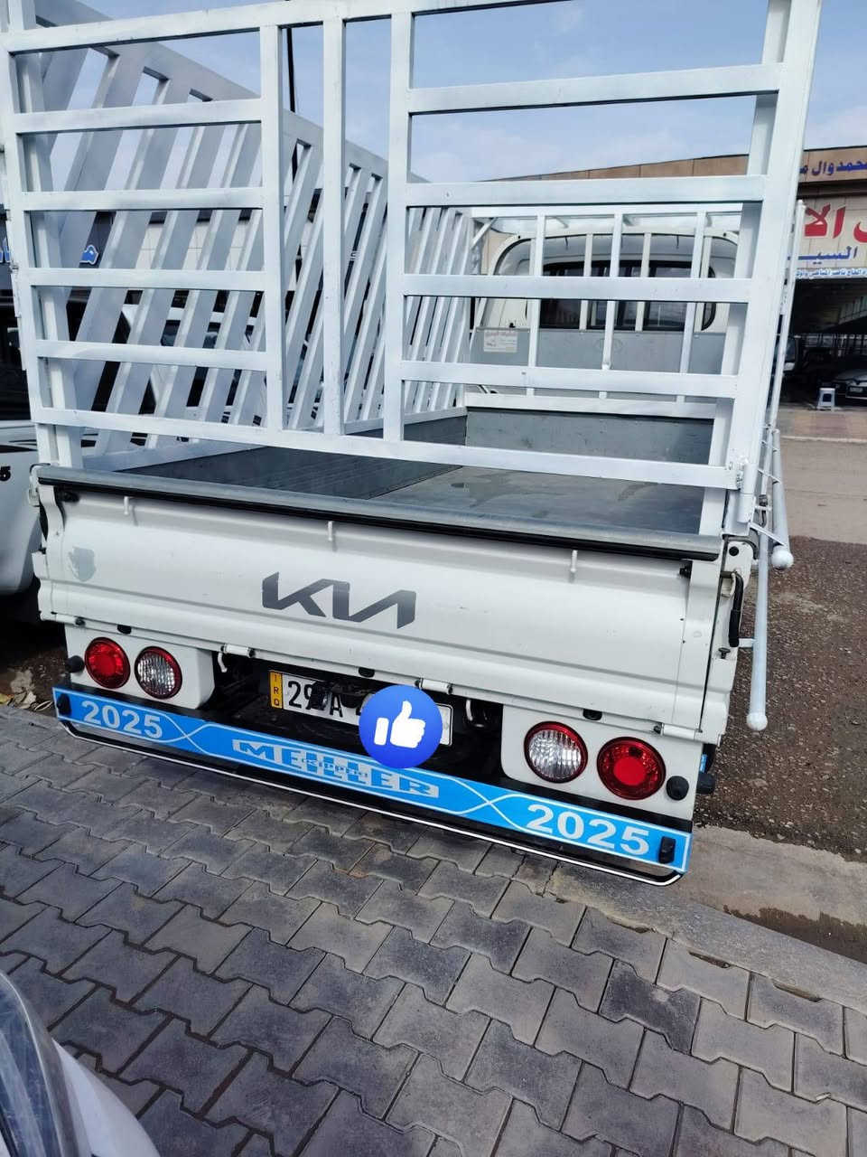 السلام عليكم
كيه بنكو مديل 24 سيارة مكفولة كفالة عامة ماشية 30 الف  رقم واسط انكليزي سيارة جاهزة حدادية وتخم تاير سيارة علة وضع شركة سعر 205 وبيهة مجال رقم الهاتف ***********
