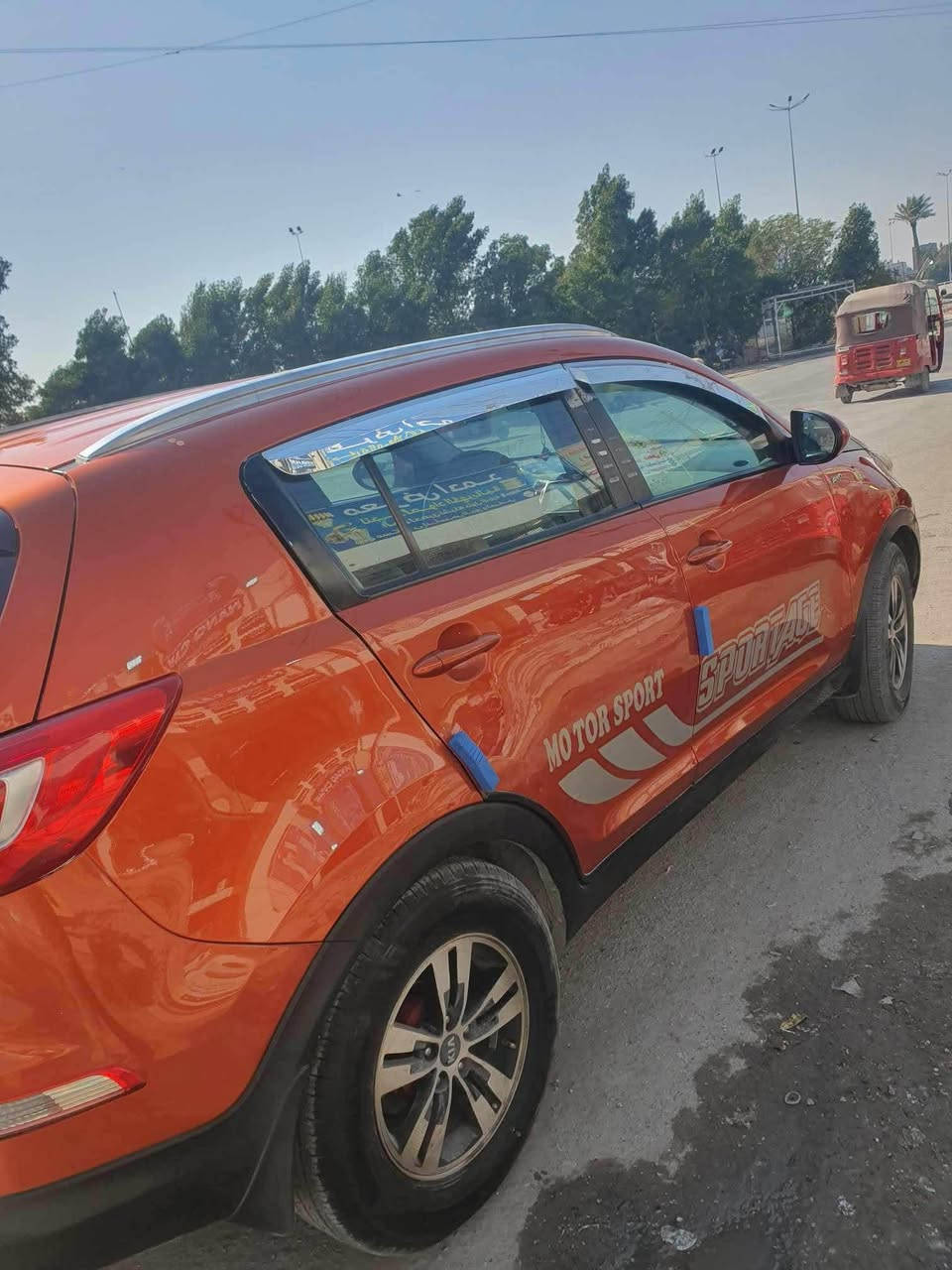 سبورتج خليجي
موديل 2012
مكينة  دوش 2400 المرغوب مكفول
 والكير مكفول
فور ويل
مشمشي
ماشية 140 
منضومة تبريد جديدة
صدر جديد
حساس خلفي
شاشة 
بيهة تبديل قطعتين نفس للون بلادي شاد
وصبغ ب جاملغ الخلفي وجارد
رقم انكليزي الجديد ذي قار

وملاحضات بارد
مكان السيارة بغداد/ الشعب
***********
السيارة جاهزة مابيهة اي نقص
السعر 132 وبي مجال بغداد, العراق
