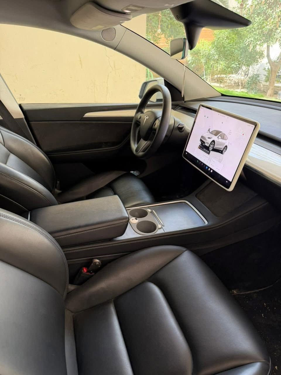 *⚡ للبيع Tesla Model Y 2023 Dual Motor - النجف ⚡*

المواصفات:
- موديل 2023 | ماشية 65,000 كم فقط وليس ميل 
- Dual Motor دفع رباعي + Autopilot 
- بطارية 98% - آخر تحديث Online
- رقم بغداد باسمي - تحويل مباشر
- راديتر وكالة + كل الايرباك شغال
- حادث: جاملغ خلفي بأمريكا + جاملغ امامي بسيط بالعراق

هدية: شاحن منزلي + دواسات

السعر: دز خاص  
واتساب:***********  
المكان: النجف - فحص بأي وقت

شباب اللي جاد يجي يشوفها اله مجال بالسعر

#Tesla_Iraq #Tesla_Model_Y_Iraq #تسلا_العراق #ModelY #سيارات_كهرباء
