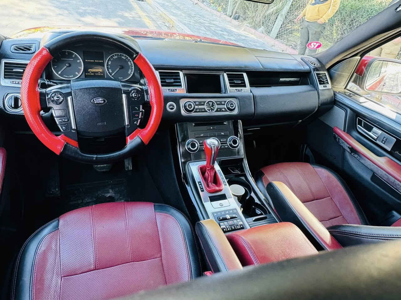 السلام وعليكم بيع رانج روفر موديل 2013  رقم اربيل جديد سعرها 142  ورقه  خليجي كفاله عامه بيهه شخط بالجاملغ الخلفي انصبغ على كده وكالة سردار
 مواصفات VIP 

مكينه 8 سلندر سوبر 

فتحة سقف بصمة 

تشغيل وبصمة ابواب 

جكات تصعد وتنزل 

كشنات كهرباء تدفئه وتبريد وكشنات جلد  

 دمام صوت هارمن كاردن متكامل  زراق لايت جنطة كهرباء  ثلاجة شاشه كبيره نقاط عمياء وضعيات قياده متعدده  تحكم ستيرن جهتين شفتات ستيرن حساسات امامي خلفي مثبت سرعه السياره جديدة بمعنى الكلمة 

مكاني الوزيريه 

‭٠٧٧٥ ٤٨٣ ٦١٧٣‬
