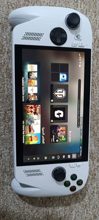 اخوان عندي Asus ROG xbox ally نظافة 100% اخو الجديد بعده بفترة الضمان ...