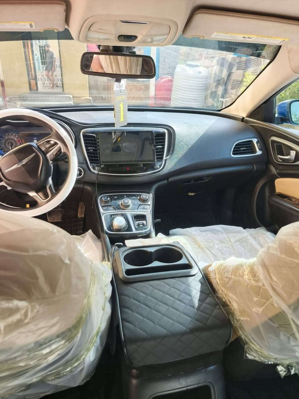 السلام عليكم سياره c200 مديل 2015 رقم انكليزي سياره بيهه قطع صبغ ابيعلك صبغ عام  اثر جراد مكينه معلايه كازكيت مو كايمه بسبب دوانز كير كفاله ماشيه 51 ميل  مكاني كرمه علي الناحيه السعر 97 وبيهه مجال لتواصل *********** البصرة, العراق
