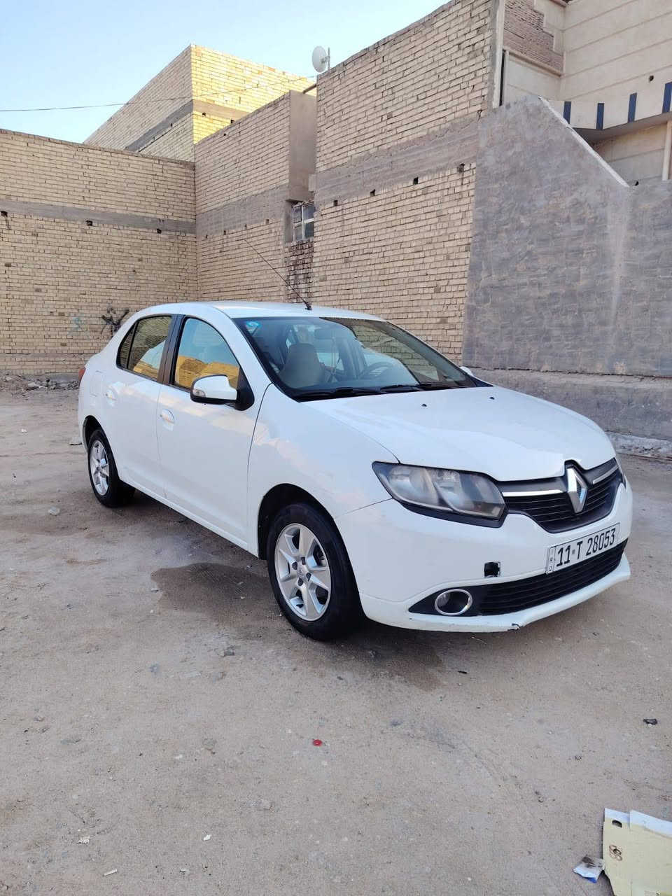 السلام عليكم رينو سنبل موديل 2017 للبيع رقم بغداد نكليزي تحويل ثاني يوم هزه جديده سنويه جديده السياره مكفوله من الضربه والصبغ مكينه كير حداديه تخم تاير تبريد مكفولات السياره جاهزه كل نقص مابيها السعر 74وبيها مجال حك الجيه  مكاني كربلاء مكلف بنشر رقم الهاتف ***********
