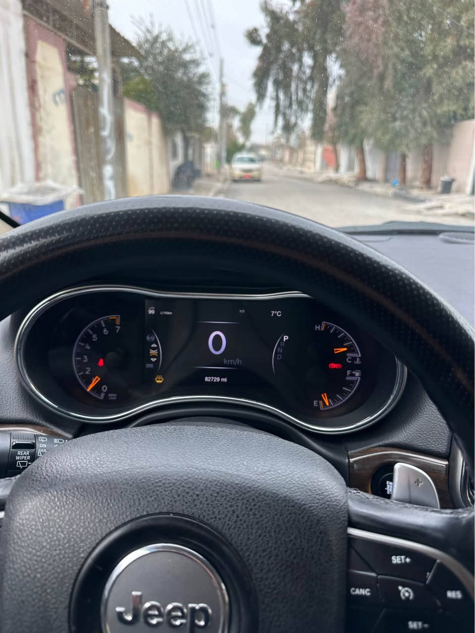 جيب لاريدو موديل ٢٠١٧ليميدت خه ليجي سفري ئيره يه بسته ك جاملغي سبوغه بي ناوگرتن هه م گياني له شه رت ٨٢مايل روشتوه  سعري ٢٦٢وه ره قه معامه لت يه كه م له هه وليرم *********** أربيل, العراق
