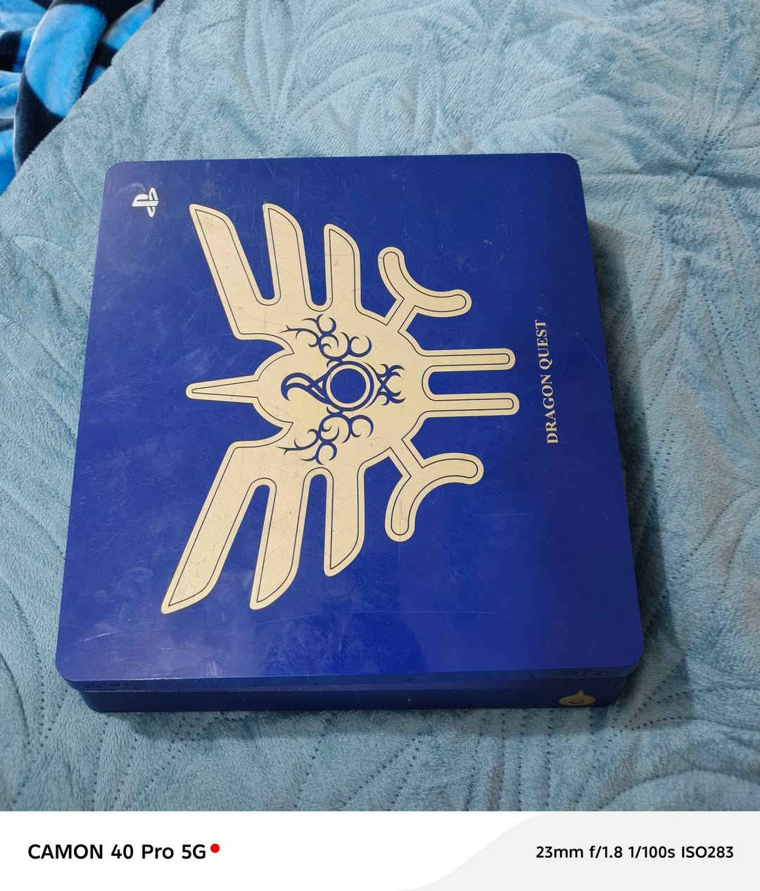 السلام عليكم بلي  ps4  
اسلم اونلاين نظام 13.4
ذاكرة  1 تيرا 
ويا قرص Gta 5 
جوستيكات 2  وثنينهن اصليات  وحدة شغاله والثانية 
بيها خلل كلش بسيط
سعرة 250  وبي مجال قليل 
مكاني البلديات
***********
