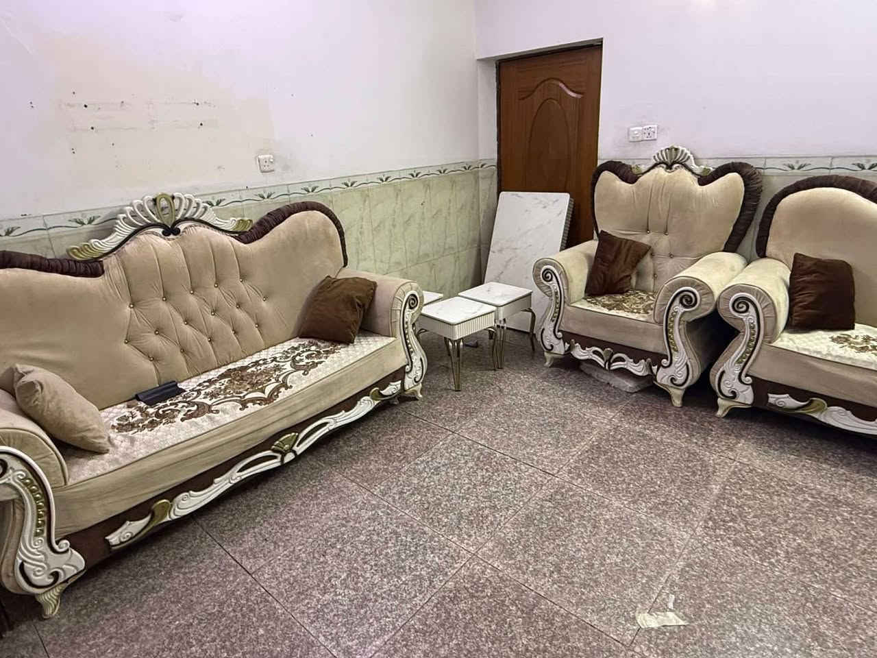 #بيع_مستعجل📌👇🏻
تخم ملكي للبيع (١٥) مقعد مثل الصور💯
العنوان #بغداد_البنوك📍للمزيد مراسلتي✅👍


**إذا كنت صاحب هذا الإعلان وتريد حذفه لأي سبب، رجاءا أرسل رسالة إلى الدعم الفني**