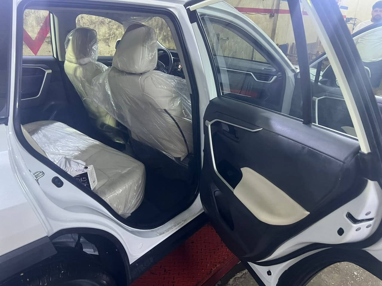 راف 4 للبيع فقط 
العنوان بغداد حي السلام 
فئة Le 
وارد خليجي
موديل 2025
***********
السعر  260 قابل للتفاوض
