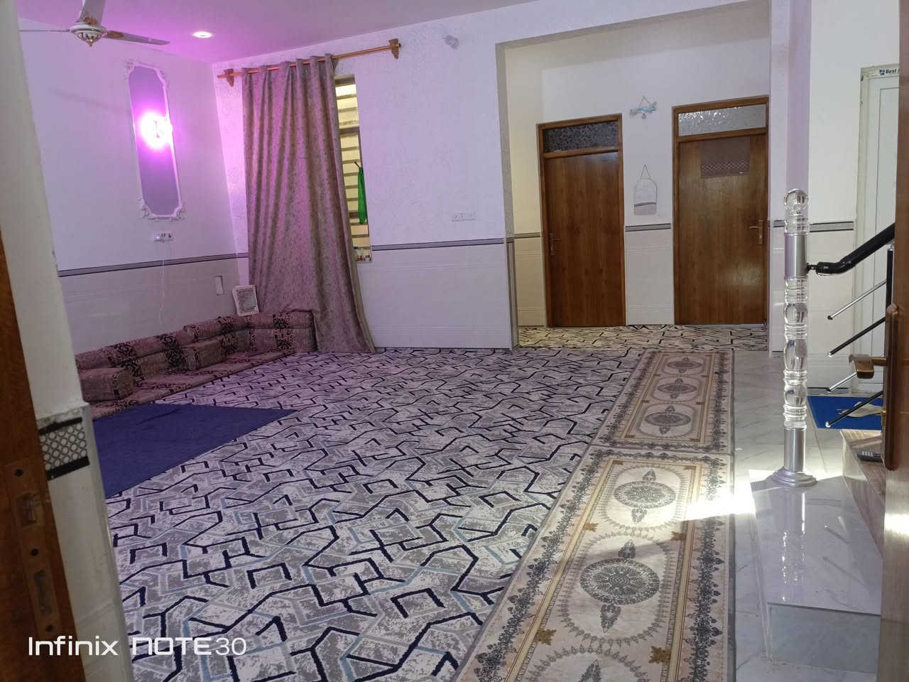 اللبيع بيت طابو مساحه200متر بناء جديد قرب المدارس الصينيه  موقعه ع شارع 30
مكون من استقبال  وصاله ومطبخ حار وبارد  وغرفتين وصحيات خارجيه وداخليه  كلشي موضح بلفيديو 
***********
