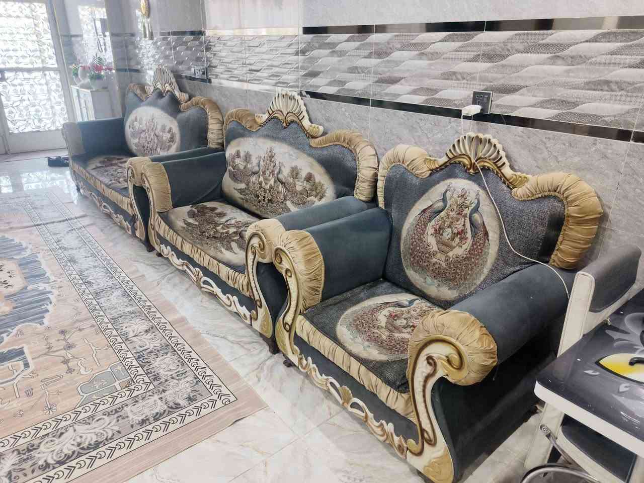 قنفات ملكي 
2 ثلاثي 
واحدة ثنائي 
و2 مفرد 
إستعمال قليل جدد بعدهن 
العنوان النجف مجمع بيتي
للتواصل خاص 
السعر 550 النجف, العراق


**إذا كنت صاحب هذا الإعلان وتريد حذفه لأي سبب، رجاءا أرسل رسالة إلى الدعم الفني**