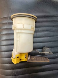 متوفر غراض كورلا بيكاتشو من موديل 2002 إلى 2007  قاعدة فيت بم  شريط اس...