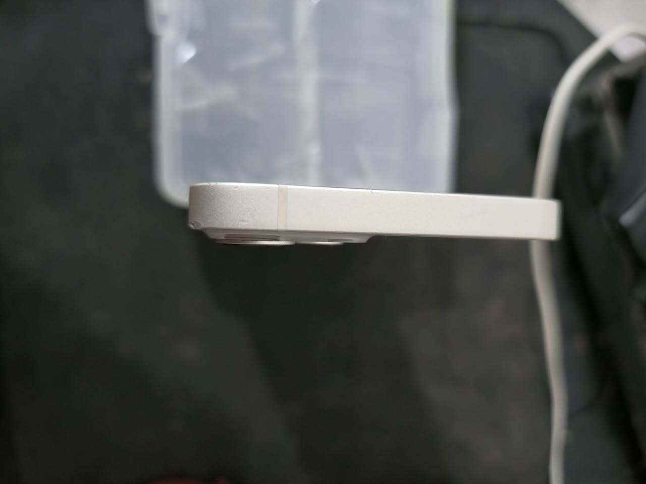 للبيع iPhone 13 – 128GB

- بطارية 78% (أصلية).
- نسخة الشرق الأوسط تدعم شريحتين اتصال فعلية (Double SIM).
- الجهاز يحمل الحرف M.
- نظيف جداً، مع شخوط بسيطة على الشاشة والإطار لا تؤثر على الاستخدام.
بي طخات بالشاصي واضحه بالصور وبيشخوط بالشاشه
- الموقع: بغداد – البياع.
سعر 400 الف قفله من الاخير
نهايته قفل
- الصور حقيقية وتوضح حالة الجهاز بالكامل.
المعلوميه اني قاعد ابيع ايفون 13 ما قاعد ابيع ايفون 11

📞 للتواصل: ***********
