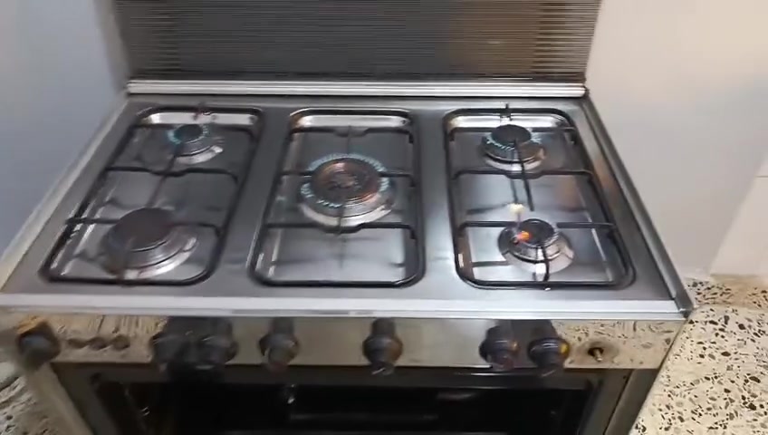 طباخ مصري كلش نضيف بوري مو ممه شغال فوك جوه النضافه كدام العين البيع بسعر مناسب ب200 الف  مكاني الرمادي حصيبه الشرقيه هـ ‏‪***********‬‏
