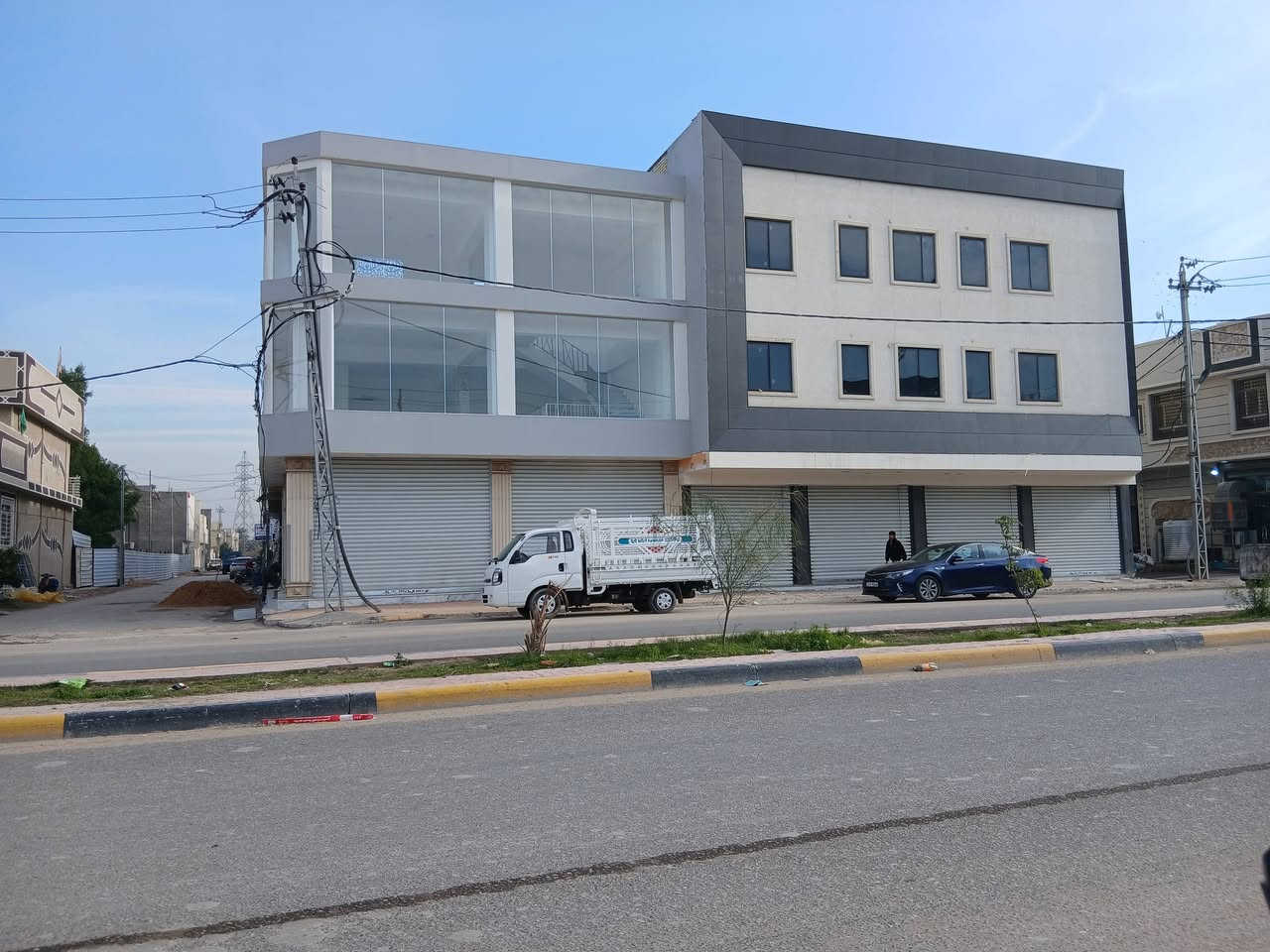 يالله . بناية تجاربة للبيع او الآجار مساحتها ١٠٠متر ٣ طوابق ركن / بناء طابوك جمهوري / حي الزيتون خلف مدينة العاب ضوء القمر مقابل حي سومر  / شارع مستشفى الكفيل/ بسعر مناسب / ٣٥٠ مليون
للاستفسار / ***********  
يوجد بيوت باسعار ومساحات مختلفة على طريق الزوار والمشاية . 
لايوجد آجار ولا رهن ولا اقصاط
