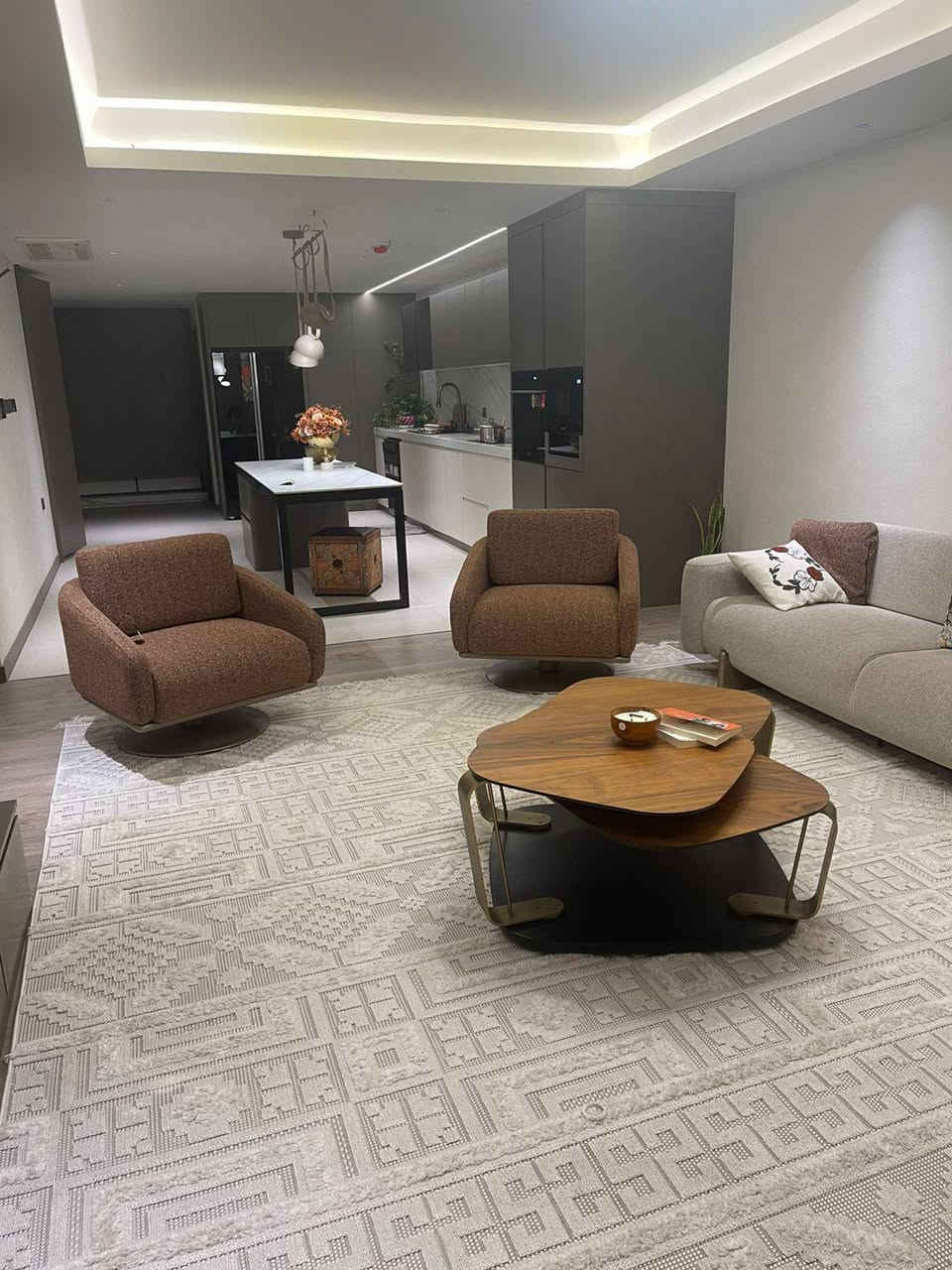 شقة فاخرة للبيع أو للإيجار – برج كافالي تاور / أربيل
برج كافالي تاور أحد أفخم الأبراج السكنية في أربيل

🔹 المساحة: 235 متر 1+4 
🔹 إطلالة جميلة
🔹 تصميم عصري وتشطيبات راقية
🔹 موقع استراتيجي قريب من كل الخدمات
🔹 برج حديث مع أمن وحراسة 24 ساعة
🔹 مواقف سيارات وخدمات متكامل
للملعومات اكتر تواصلو على الرقم ‏‪***********‬‏
