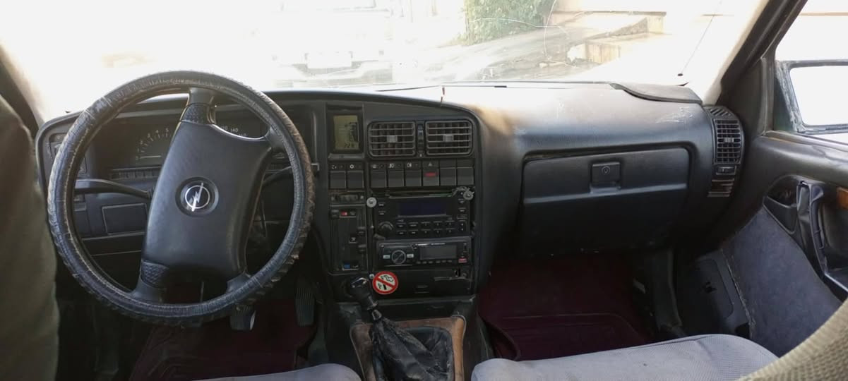 اوميكا ٩٣ رقم كركوك سنوية عاج ساقطة دفتر بانزين موجود محرك كير اكسل شرط وشرط التحويل مكان السيارة كركوك السعر ٣٠ وبيها مجال قليل للاستفسار *********** وبيه واتساب
