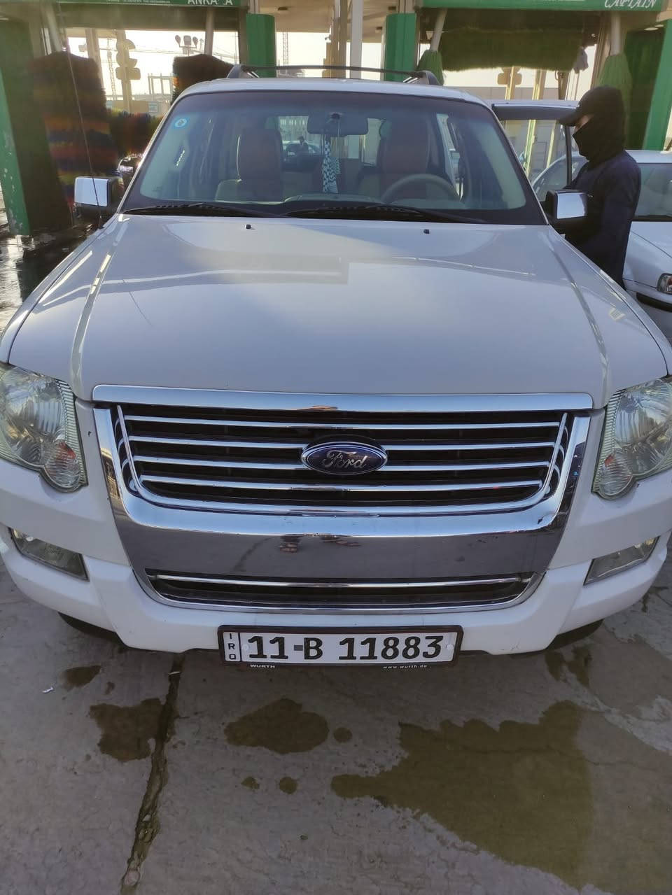 سلام علیکم للبيع فورد اكسبلور موديل 2010  وضع الشركة فول مواصفات 1/1
ماشيه فقط 100 الف كيلو 
شاشة اعطال باللغة العربيه 
فتحة سقف
كشنات جلد
كشنات الاماميه كهرباء + تدفئة
سكليتر كهرباء
شاشة كبيرة تدعم الخرائط (الويز ) والكاربلي والاندرويد اوتو
مكفولة كفالة عامة 
سيارة بلادية
كير مكينة بوضع جدا جيد 
تدفئة تبريد شغال 3 قطع

صدر جديد جيد 
*********** 
*********** 
السعر خاص
