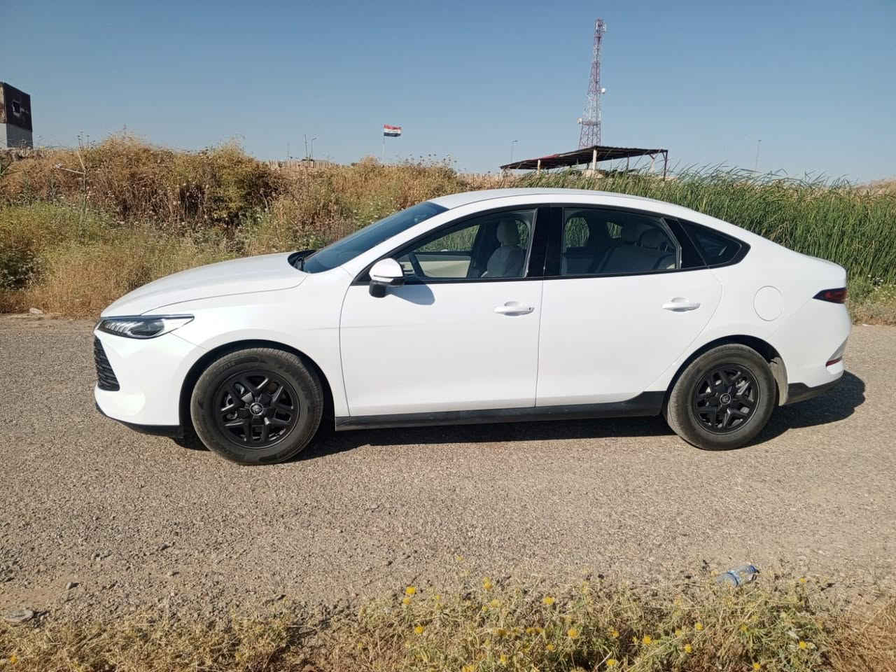 السلام عليكم BYD للبيع جن بلص
مكفوله كفاله عامه عدا رصعتين بالبنيد
ماشيه13 الف ع البانزين والعام 26 الف
مواصفات معروفة داخل ابيض رقم بغداد باسمي 
للاستفسار واتساب مكاني الفلوجه 

+964 751 906 4781
السعر 117 $ بيها مجال بسيط
