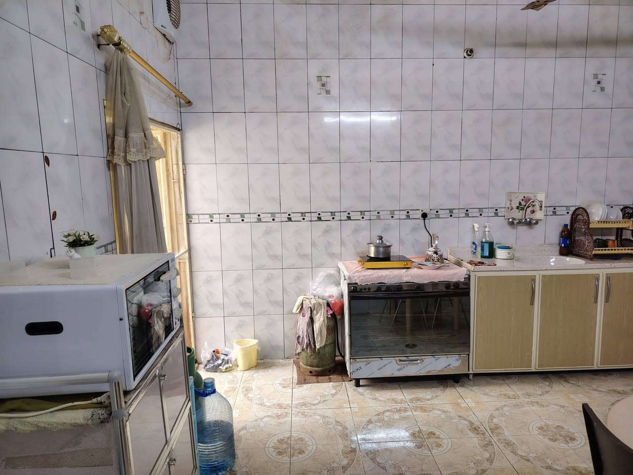 السلام عليكم..
دار للبيع في خانقين منطقة أمام عباس قرب بيت المختار (نعمت أبو حسين) مساحته (200)م يتكون من غرفتين نوم مساحة كل غرفة (4×5)م وأستقبال (4×7)م ومطبخ (4×5)م وصالة (7×4)م.. ومجموعة صحيات عدد (2)مع كراج وسقيفة ومنورين وبيتونة والسطح شتايكر مع حديقة خارجية (7×3)م..السعر (47) مليون دينار قابل للتفاوض.. ولمعرفة تفاصيل أكثر الأتصال بالرقم (***********) مع تحياتي..

