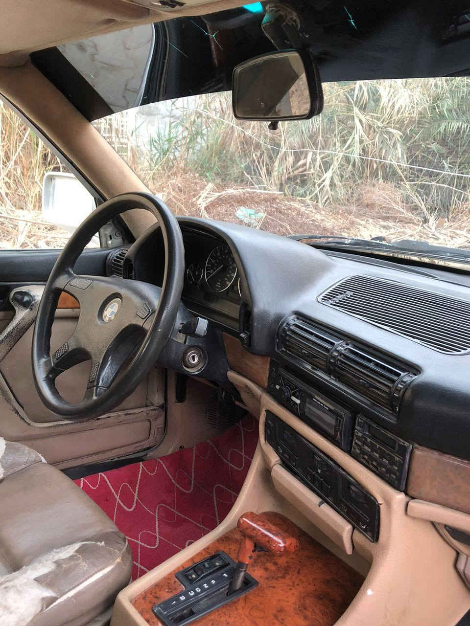 السلام عليكم 
سياره BMW
حجم 735
موديل 91
مكينه وگير خير من الله 
سياره حلوه ونضيفه 
كهربائتها كلها شغاله 
سياره جاهزه من كلشي 
العنوان بصره قضاء المدينه بني منصور 
علمًا ان سياره تحويل ثاني يوم
رقم الهاتف ***********
الاتصال وتساب ام شريحه

