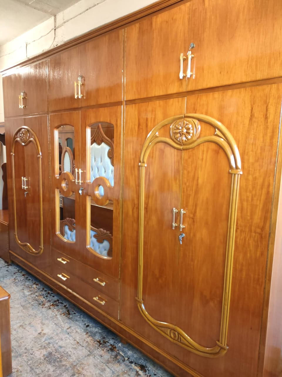 #متابعينا_الكرام 
#غرفه_نوم_ستة_ابواب_ملحق_شغل عراقي ثقيل جداً درجه اولى شرط نقش والتوج سوري ثقيل غرفه شرط شغل ثقيل ما مل سوك ضهر حل وشد براغي نظافه الغرفه 100% 👌🏻  مستعدون لشراء غرف النوم والقناصير المستخدمة
للاستفسار مراسله الصفحه او الاتصال على  الارقام التالية 
***********📲 واتساب 
***********📲 

📍 العنوان موصل الجانب الايمن دوره الزنجيلي📍
💙تابعو صفحتنه ليصلكم كل ماهو جديد وحصري💙
