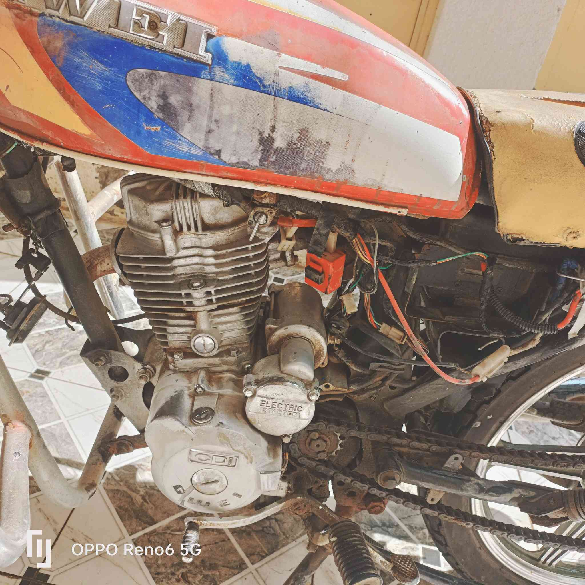 متاح 5 كير نضيفئ رقمه حقيقي بس قديم 350 بيه مجال مكان نجف ***********
