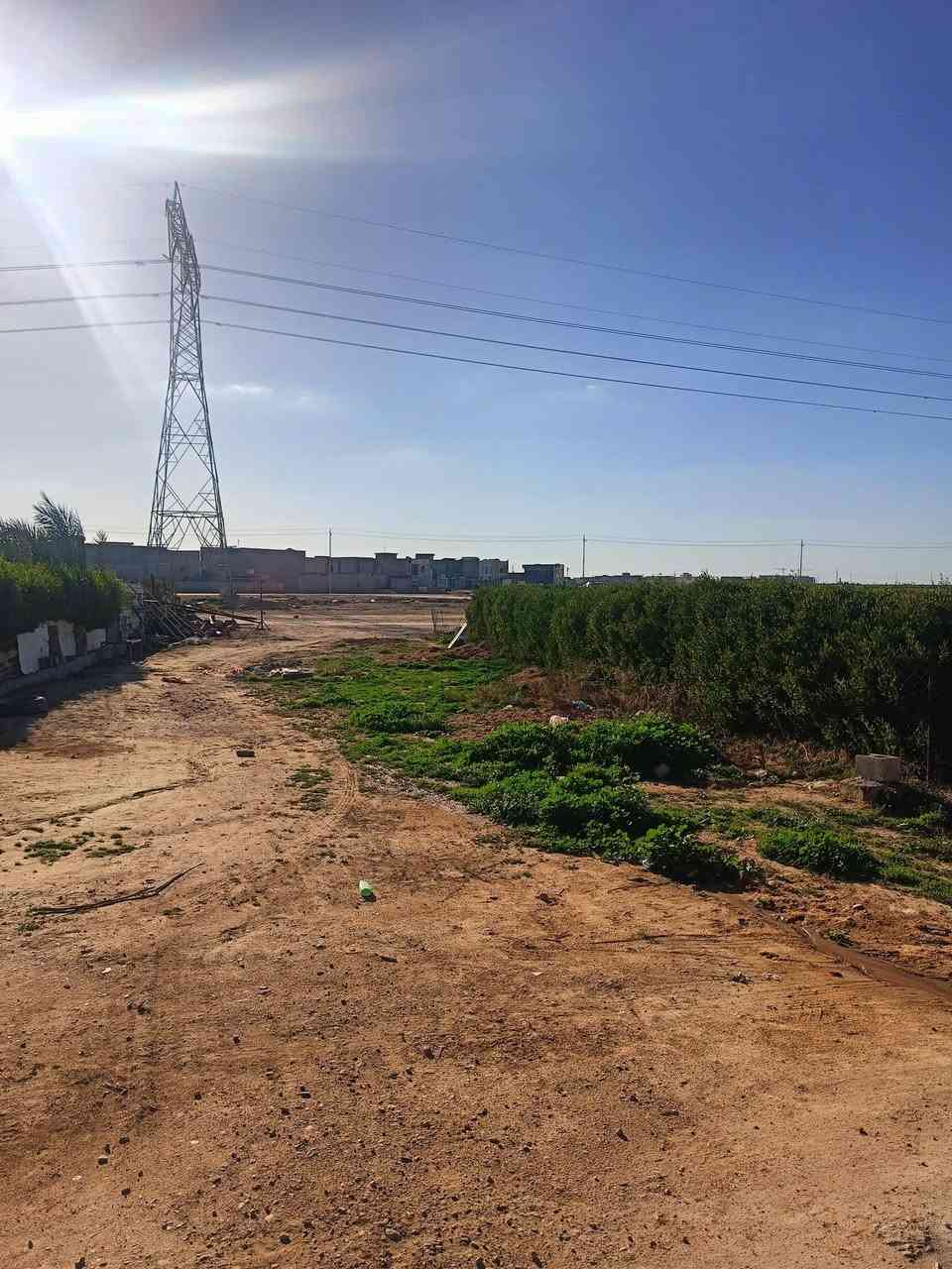 قطعة ارض للبيع الديوم منطقة التصنيع مساحة 200 متر واجهه 10 نزال 20 شارع 20 مقابل ساحه والتاورات قرب فلكة شارع 60 للاستفسار الاتصال على الرقم ***********

