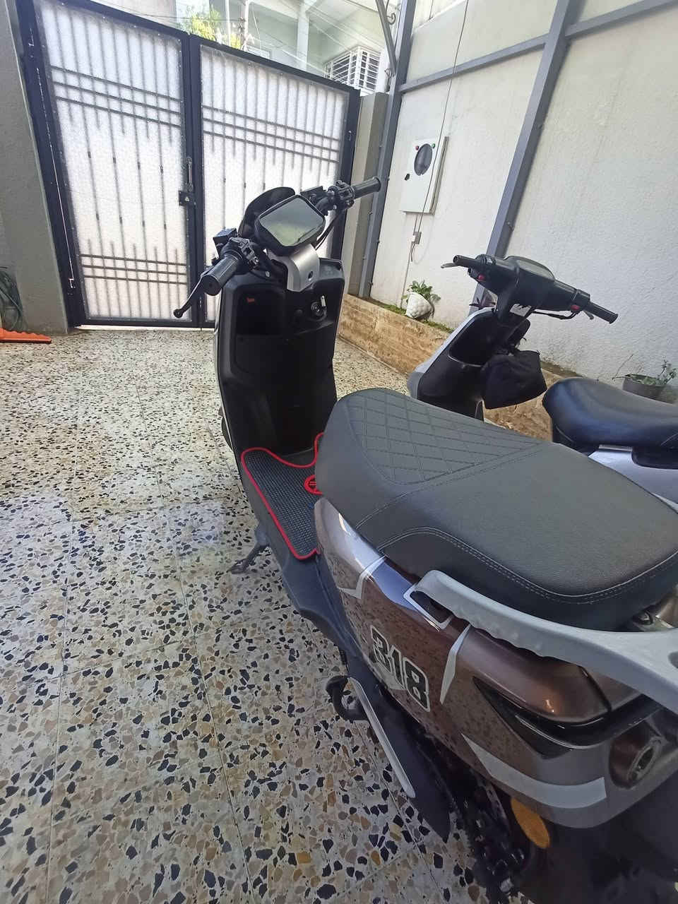 السلام عليكم
ماطور للبيع 
ملف 2000 
ملف عقل باتريات شرك
السعر 600


**إذا كنت صاحب هذا الإعلان وتريد حذفه لأي سبب، رجاءا أرسل رسالة إلى الدعم الفني**