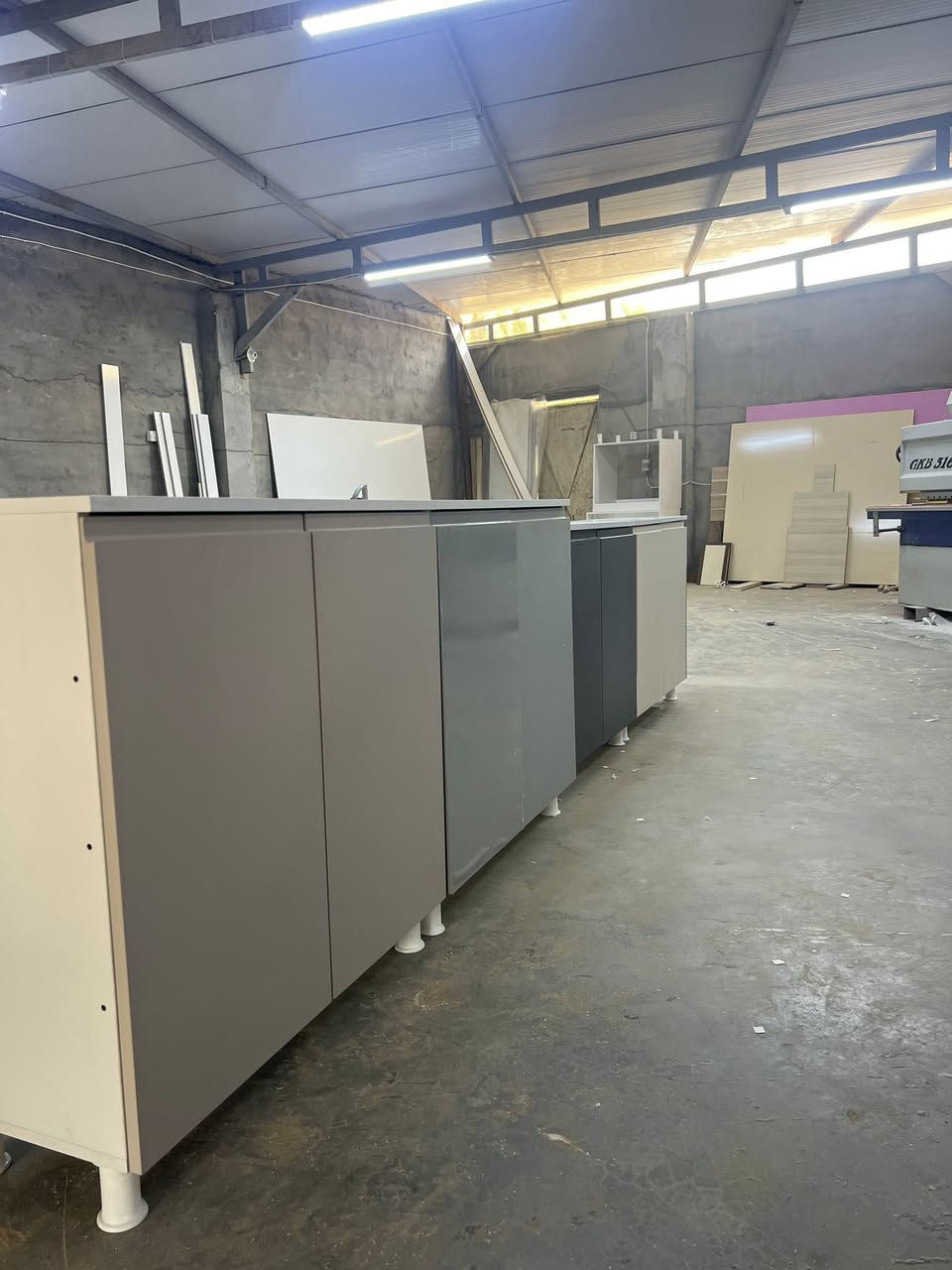 السلام عليكم توفرت جزامات خشب Hdf تركي درجه اولى مع رفوف ديكور
سعر الجزامه 3 رفوف 90 الف

سعر الجزامه 2 رفوف 75

سعر الرفوف الديكور الواحد 70 الف

للتواصل ***********
