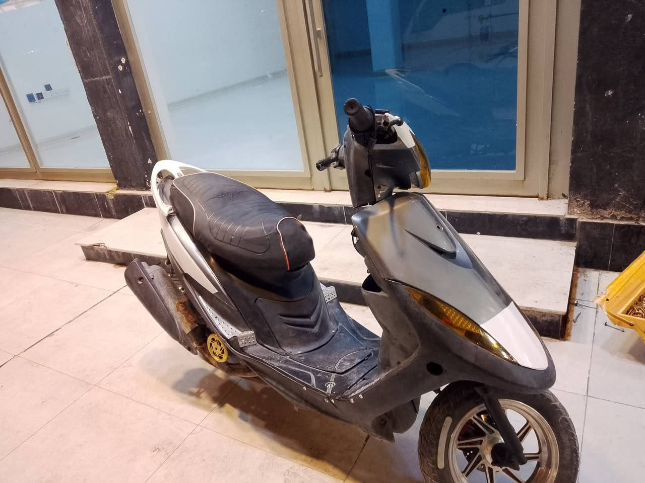 دراجه ماكس عدله كلهة شغاله مبيهة نقص بس يرادلهة تجفيت السعر 400وبيهة مجال قليل ***********
