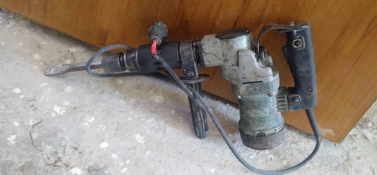 السلام عليكم دريل تفليش للبيع السعر ٥٠ الف وبيه مجال للاتصال واتساب *********** مكاني الخطيب الزراعي
