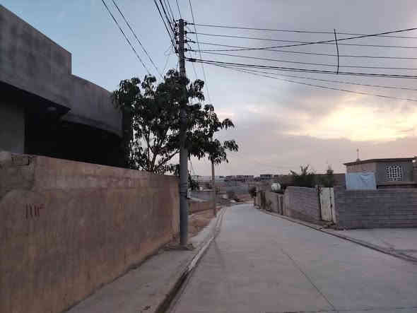 بيت مع قطعه للبيع في حي الوحده فرع الجملون مو بعيد وسط الحي للاستفسار اتصل على رقم التالي ***********
