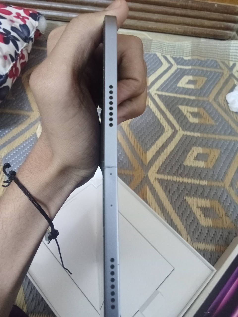 ايباد 11 برو معالج m2 مكفول من كلشي بطاريه89 كامل ملحقات كارتون وشاحنته الاصليه وكفر ولزكه بي فقط هاي ضربه لا مأثره ولا عليهه شي 120فريم بوبجي سعر500قفل نضافه100/100 متواجد بس واتساب ***********
