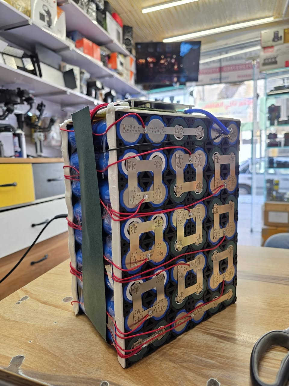 🔋🛵ورشه نيو باور تقدم لكم🛵🔋
🔋🛵ورشه نيو باور تقدم لكم🛵🔋 
بطاريات ليثيوم فوسفات الحديد لجميع 
 انواع الدراجات  عمرها طويل اكثر من 
5 سنوات انته مرتاح من البطارية العاديه
 الي كل سنه اتبدلهن  بها نضام حمايه
    ذكي بلوتوث ونضام لمعرفة الشحن

    ♦️♦️♦️♦️انتباه ♦️♦️♦️♦️
  راح أقدم الكم عرض  الاول من نوعه
 في العراق تاخذ البطاريه لمده اسبوع
 اذا ما عجبتك كفائتها  من ناحية الشلعه   
    والمعدل والمسافه المقطوعة تكدر
          ترجعها وتأخذ فلوسك  

      🪙ضمان حقيقي لمدة سنه🪙 
   الأسعار مذكوره داخل صور المنشور 
  
       موقع الورشه بغداد باب الشرقي 
     ☎️واتس اب ***********☎️
     تتوفر خدمة التوصيل لكل العراق
